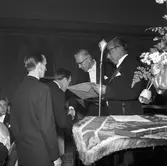 Ahlgrens Tekniska Fabrik AB, 70 årsjubileum.  Middag och medaljutdelning på Central Hotellet. 8 juni 1956.
