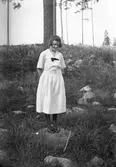 Kvinna. Tidsomfånget är 1900 - 1940