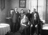 Gruppbild. Tidsomfånget är 1900 - 1940
