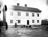 Östergårds Ida och fåren. Den 20 maj 1906.