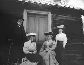 Vid jaktslottet. År 1906.