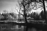 Gammelstilla, bruksdammen och herrgården.