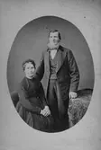Carl Anton och Gustafva Carolina Westling född Öberg. F.d Skeppstimmermannen och förre Arbetsföreståndaren Carl Anton, död januari 1885 begravning lördagen den 24 januari. Gustafva Carolina, född 1814, död 1896-11-26. Kabinettkort





