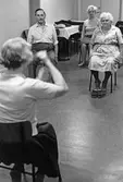 Pensionärsgymnastik i Gävle. Från utställningen 