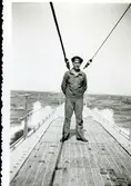 Gåva av Kenneth Larsson, son till Gösta Larsson. Fotografier från Gösta Larssons tjänstgöring i flottan. Fotografier från 1937 - 1954.
En sjöman ombord