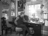 Kontor hos cykelhandlare, ev P.O. Ek i Bergby.