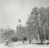 Blackstads kyrka. Foto från sydväst (från församlingshemmets trappa), taget före avverkningen i mars 1969.