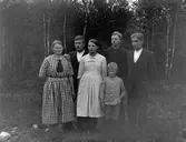 Emil Olssons bror Per-Erik och hans fru Signe till vänster, Selma och Alfred Andersson
