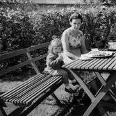 Fikastund i trädgården
