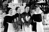 Missionshuset i Hästbo. Från vänster Tyra Falén, Mina, Engla Olsson och Hildur Blom alla från W. Hästbo