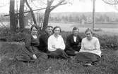 Från vänster Cecilia Löv och Karl Löv, Wästra Hästbo. Sedan okända