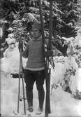 Enok Eriksson, skidåkare. Bergströmsbacken? Foto omkring 1915.
Se även bildnr C 97-5676.