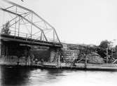 Från slutskedet av brobygget, södra landfästet. Foto 1917.