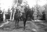 Okänd man till häst. Foto i september 1918.