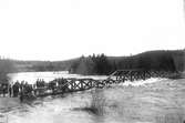 Vårfloden år 1916. Landsvägsbron vid Sunnerstaholm översvämmad.