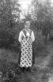 Smehammars Karin Larsson, född 1901, Lenninge 6:32. Foto 2 maj - 10 juni 1917.