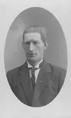 Konduktör
f. 9/4 1882
Ledamot av Hamrånge
kommunalfullmäktige och fattigvårdsstyrelsen