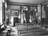 Bönsalen på Själanderska Flickskolan. Linnéfesten. Den 23 maj 1907. Fotot tillhör Majken Swedlund.
