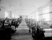 Gefle Manufactur AB, grundades 1849 - som ett av Sveriges första bolag enligt aktiebolagsformen.

Byggnadstekniska nyheter som gjutjärnskolonner kunde göra vävsalarna stora.







