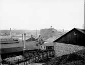 Långshyttan

År 1861 lades den gamla bergmanshyttan ned, samtidigt som en ny hytta togs i drift vilken länge kom att vara Sveriges största. Ett bessemerverk anlades samma år. Därmed var den moderna industrin i Långshyttan född.




