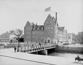 Centralbron, en träbro på järnstomme i två spann invigdes 1901 som förband Norra och Södra Centralgatan.

Murénska badhuset invigdes 1907. En stor och liten simhall, olika specialbad och karbad. Ansågs vara ett av landets förnämsta badhus. 1910 inreddes även en tvättinrätning i huset.

