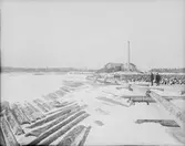 Karlholm
Charles de Geer flyttade en masugn från Leufsta Bruk år 1729 och byggde upp Karlholms Bruk kring denna.
År 1909 fick Karlholm ett sågverk som vid högsäsong sysselsatte 200 man.
