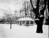 Lövstabruk

År 1643 köpte De Geer bruket och utvecklades till Sveriges största järnbruk.
Efter branden 1719 återuppfördes  herrgården med flyglar i sten. Karolinsk stil.