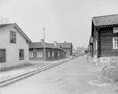 Långshyttan

År 1861 lades den gamla bergmanshyttan ned, samtidigt som en ny hytta togs i drift vilken länge kom att vara Sveriges största. Ett bessemerverk anlades samma år. Därmed var den moderna industrin i Långshyttan född.




