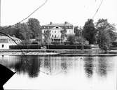 Forsbacka bruk vid Gavleån

Johan Magnus af Nordin köpte på 1770-talet andelar och drev och byggde ut bruket. Nordin uppförde 1777 herrgården med park, ekonomibyggnader, arbetarbostäder och ett orangeri.






