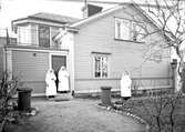 Katolska församlingen, Elisabetsystrarna

År 1892 kom de fem första systrarna till Gävle.
Första egna hemmet låg på Hattmakargatan 25.
År 1933 flyttade de till Brynäsgatan 16 fram till 1973



