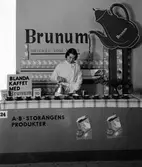 Gefle Köpmäns varumässa i stadshusets festvåning
AB Storängens Produkter

Brunum (kaffeersättning)
Drickes som kaffe
