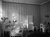 Okänd interiör inom sjukvården

En sköterska sitter vid skrivbordet

Ev. ett mottagningsrum


