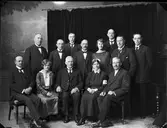 Okänd familj fotograferad i Hovfotograf Carl Larssons ateljé


