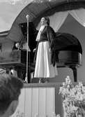 Mrs Blanche Thebom besöker Furuvik, amerikansk operasångerska.
18 maj 1950.
