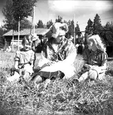 Vretasgården Hembygdsförening. Valboreportage även från Hille. Augusti 1950.


