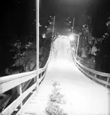 Måsbergsbacken, hopptävling i eljus. 7 mars 1951.
