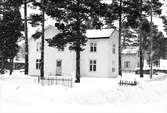 Folkets Röstredaktion. Familjer boende i sommarvillor i Lervik.    5 mars 1951.