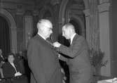 Medaljutdelning på Stadshuset. 27 maj 1951.