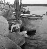 Sally Bauer simmar Gävle - Furuvik. 16 juli 1951.