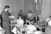 Skolan börjar. Läroverkets yngsta elever. 27 augusti 1951.