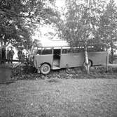Bussolycka vid Hamrånge. September 1951. OBS! Det står Forsbacka på bussen.