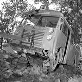 Bussolycka vid Hamrånge. September 1951. OBS! Det står Forsbacka på bussen.