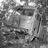 Bussolycka vid Hamrånge. September 1951. OBS! Det står Forsbacka på bussen.