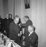 Älvkarleby, medaljutdelning bland kommunalmän.         17 december 1951.

