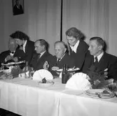 Älvkarleby, medaljutdelning bland kommunalmän.         17 december 1951.

