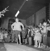 Gefle Jultomtar, julfest. 16 december 1951. Frk. Ljung,
Brändströmgatan 10, Gävle