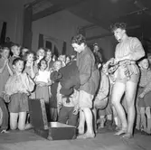 Gefle Jultomtar, julfest. 16 december 1951. Frk. Ljung,
Brändströmgatan 10, Gävle