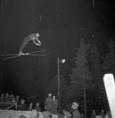 Måsbergsbacken, tävling i elljus. 5 februari 1952.