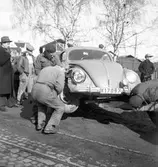 Bilolycka på Brynäs. 8 april 1952.
