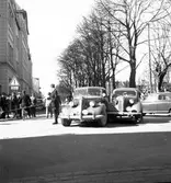 Bilolycka mellan en Buick 1939 och Volvo 1939 den 8 april 1952.  Korsningen Norra Kungsgatan och Ruddammsgatan.